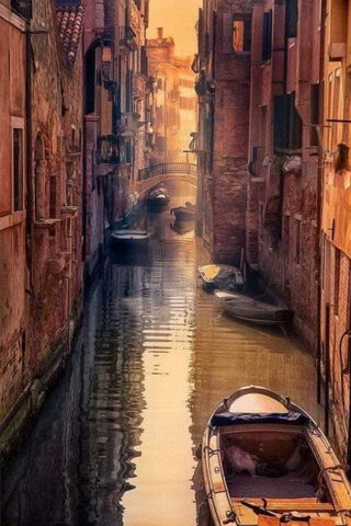 Serene Venice Canal at Dusk 🌅🚤