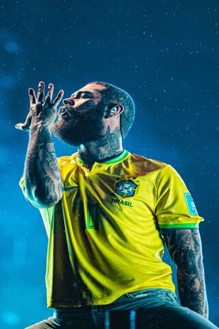 Passionate Performance in Brazil's Colors 🇧🇷🎤