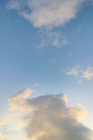 Serene Sky at Dusk 🌤️