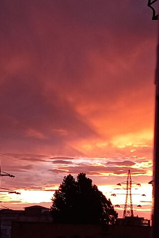 Breathtaking Sunset Glo..