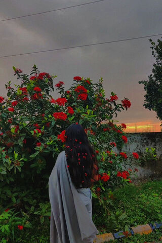 Embracing Nature's Beau..