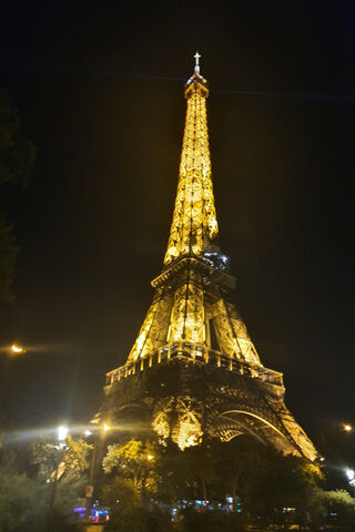 Sparkling Eiffel Tower ..