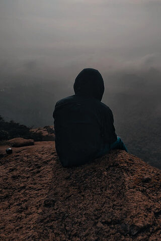 Embracing the Misty Mountains 🌫️🏞️