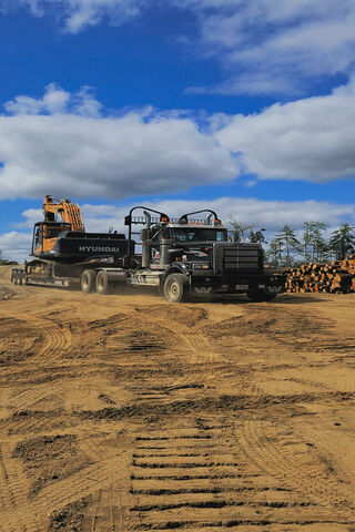 Heavy Machinery in Acti..