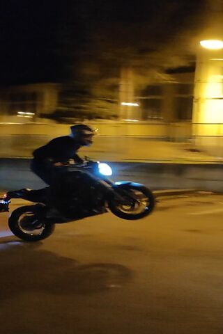 Nighttime Thrill: Motor..