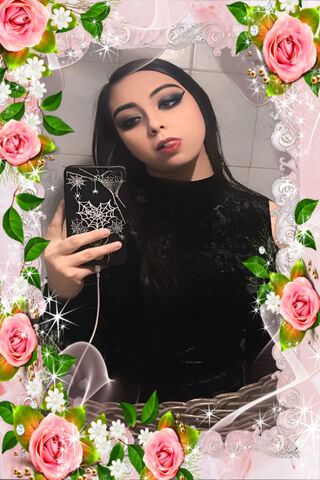 Glamorous Selfie with Floral Frame 🌸✨