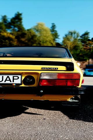 Classic Yellow Sport Ca..