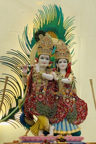 Divine Love: Lord Krishna and Radha 🌺✨