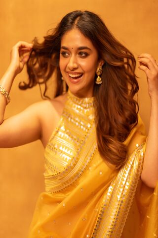 Radiant Elegance in Yellow 🌟
