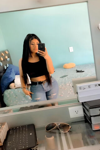 Stylish Selfie in a Cozy Room 📸✨