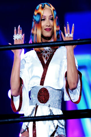 Dazzling Performance Un..