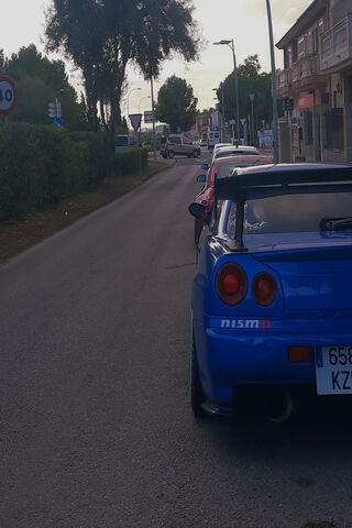 Blue Beauty on the Stre..