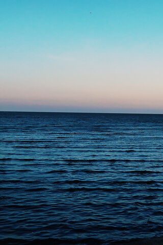 Tranquil Ocean Horizon ..