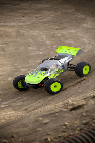 Thrilling RC Action on the Dirt Track! 🚗💨