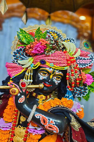 Divine Melody: The Ench..