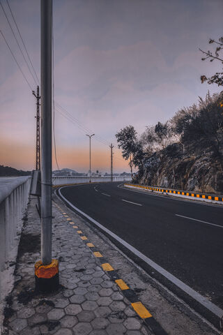 Serene Curves of the Ro..