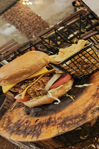 Delicious Chicken Burge..