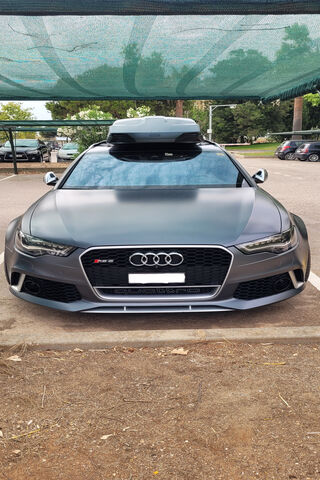 Sleek Audi RS7 Undercov..