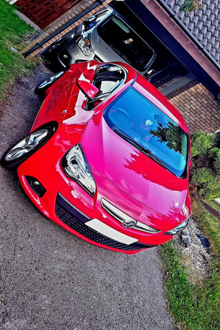 Shiny Red Ride 🚗✨