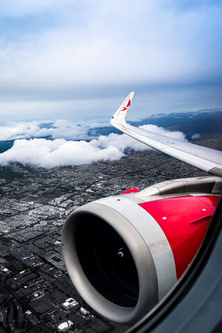 Aerial Adventure: City Below 🌆✈️