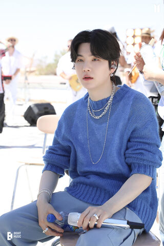 Chill Vibes in Blue 🌞🎤