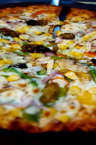 Delicious Veggie Pizza ..