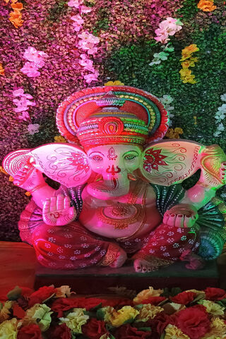 Vibrant Ganesh Idol 🌺✨