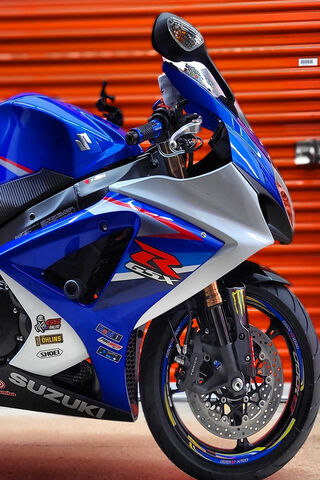 Sleek Suzuki Sportbike 🏍️✨