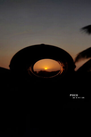 Sunset Through a Lens �..
