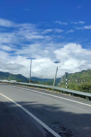 Scenic Mountain Road Un..