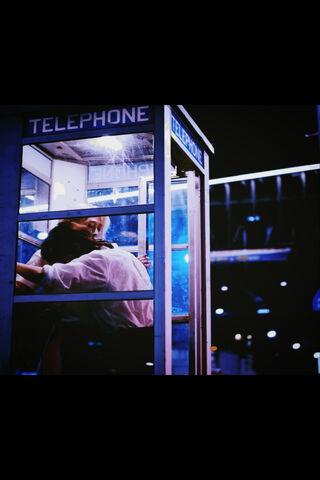Love in a Phone Booth �..
