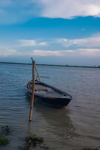 Tranquil Waters: A Serene Boat Scene 🌊🚣‍♂️
