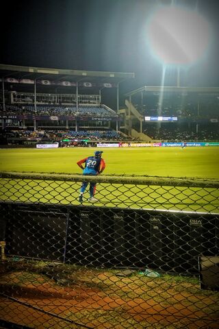 Nighttime Cricket Action 🌟🏏