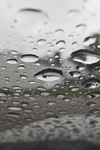 Raindrops on a Window 🌧️💧