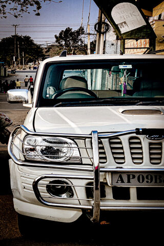 Classic SUV on the Stre..