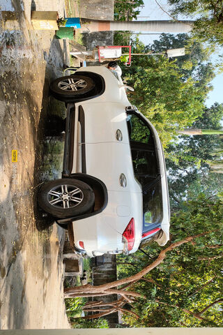 Sleek SUV in Nature 🌳🚗