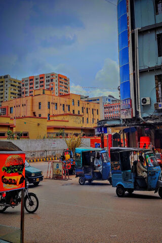 Bustling City Streets �..