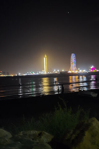 Night Lights by the Sho..