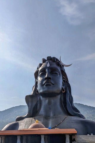 Majestic Shiva Statue �..