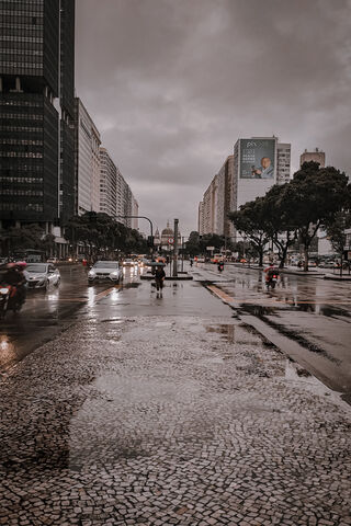 Rainy City Vibes 🌧️🏙️