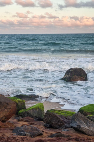 Beach-Kirinde-SriLanka