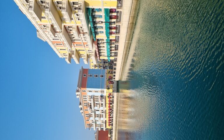 Charming Waterfront Vie..