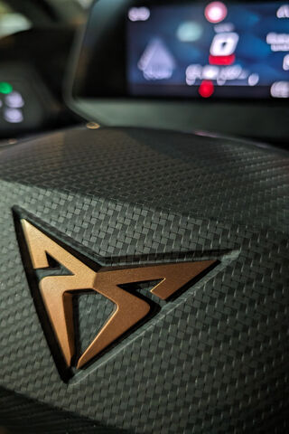 Sleek Steering Wheel Cl..