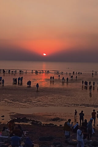 Celestial Glow: The Ecl..