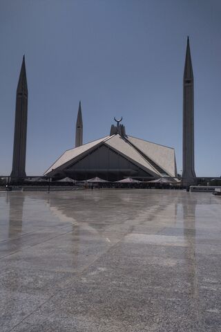 Faisal Mosque: A Majest..