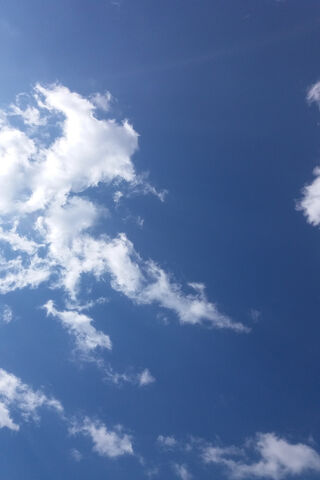 Serene Blue Sky 🌤️
