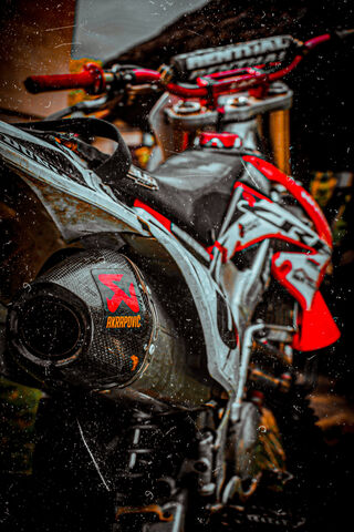 Unleash the Beast: Honda CRF 250R in Action! 🏍️🔥
