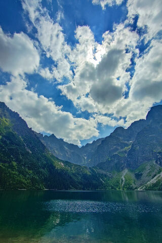 Serene Mountain Lake 🌄💧
