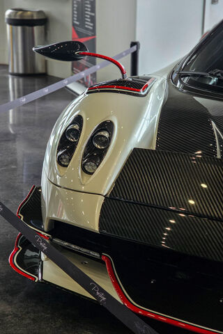 Sleek Elegance: The Pag..