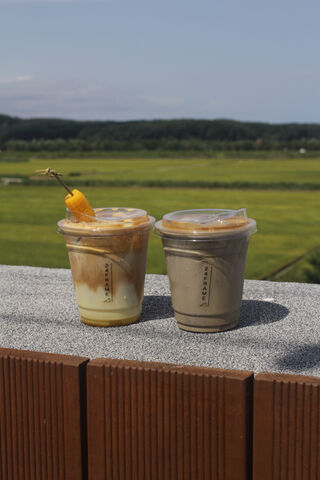 Refreshing Sips with a Scenic View 🌿🥤